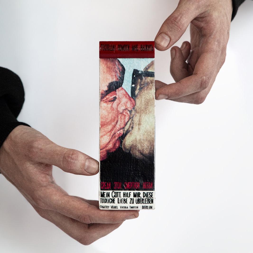 The BRUDERKUSS Wall Piece held in two hands